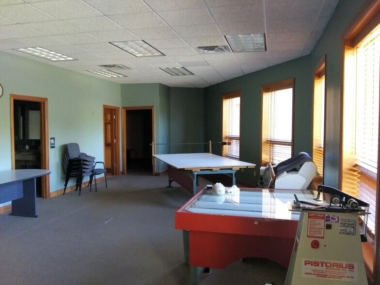 More Photos Of 6520 Hopkins Rd, Mentor Light Manufacturing For Sale