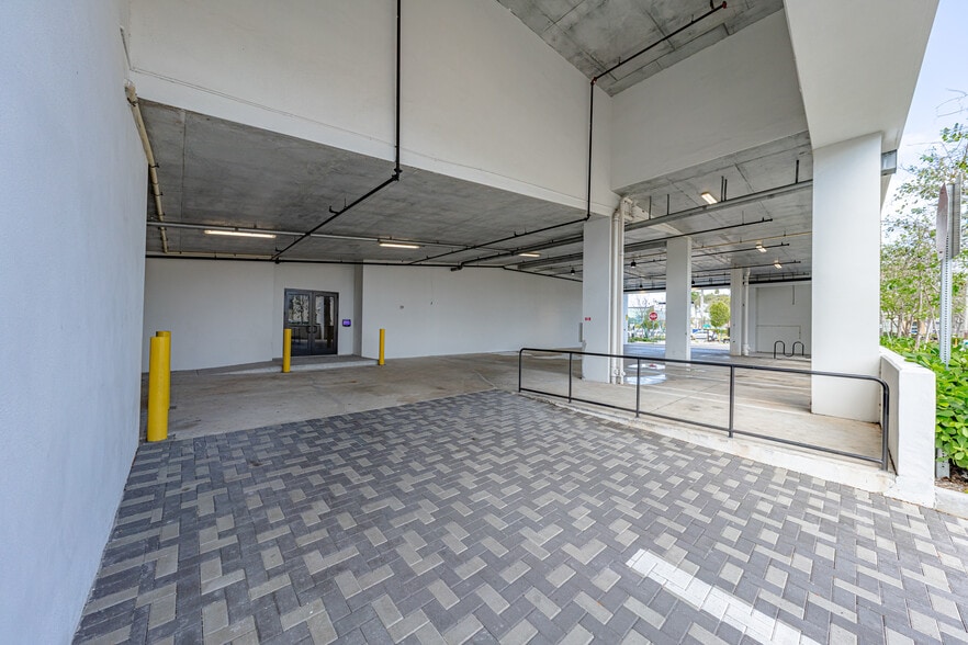 More Photos Of 800 N Federal Hwy, Hallandale Beach Office For Sale