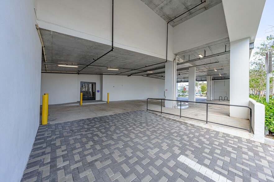 More Photos Of 800 N Federal Hwy, Hallandale Beach Office For Sale
