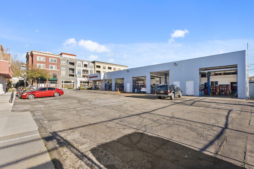 More Photos Of 24417 Main St, Santa Clarita Auto Repair For Lease