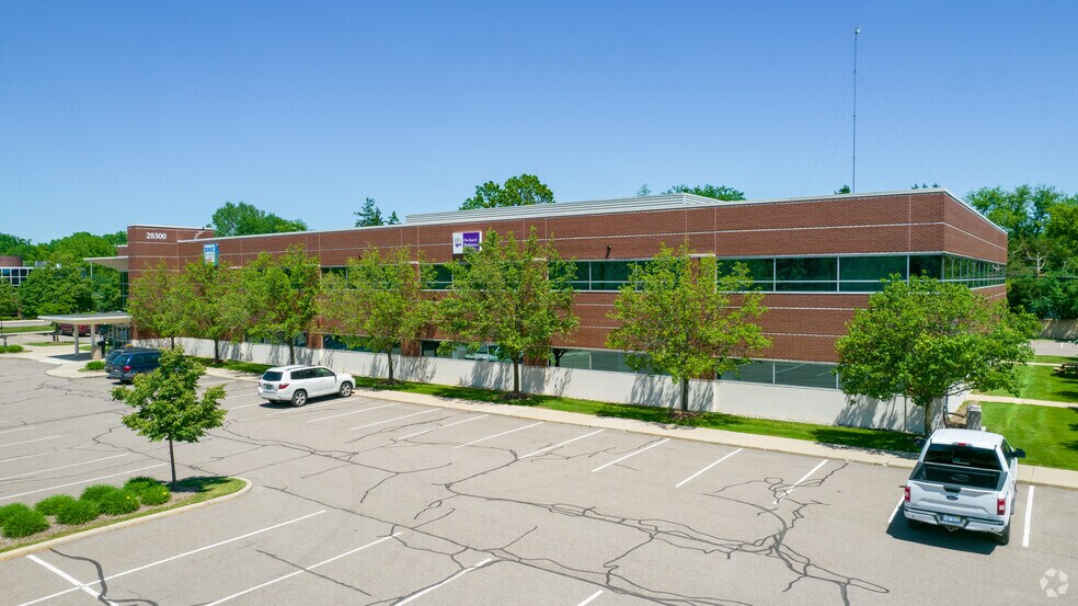 More Photos Of 28300 Orchard Lake Rd, Farmington Hills Medical For Lease