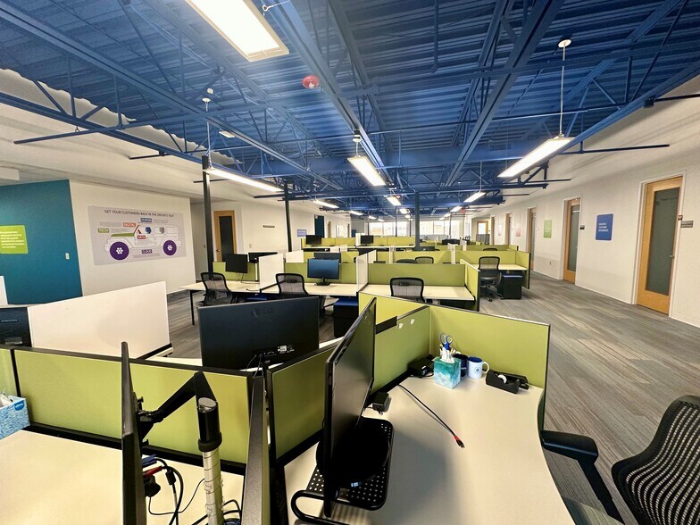 More Photos Of 301 Pennsylvania Pky, Indianapolis Office For Lease