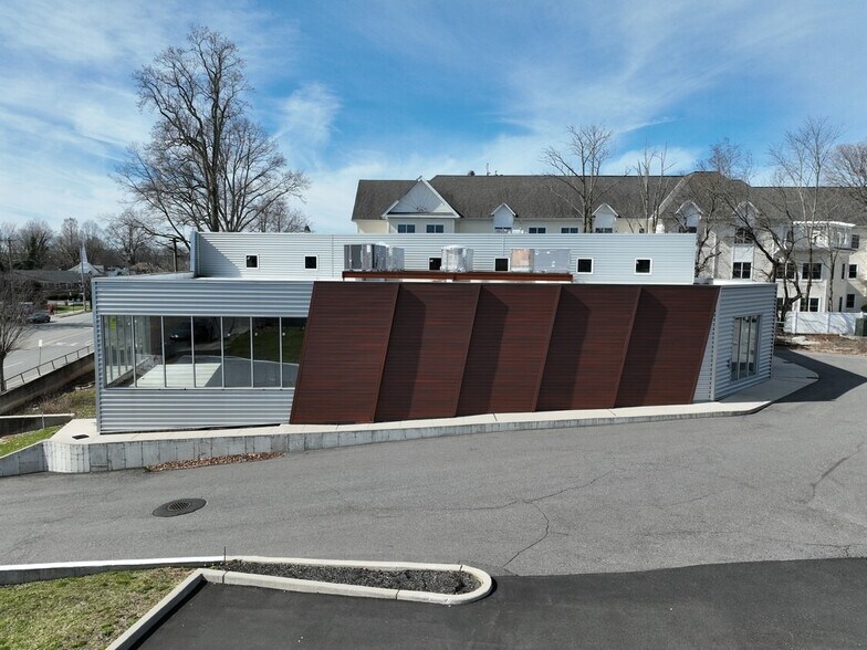 More Photos Of 41 Forest Ave, Glen Cove General Retail For Lease