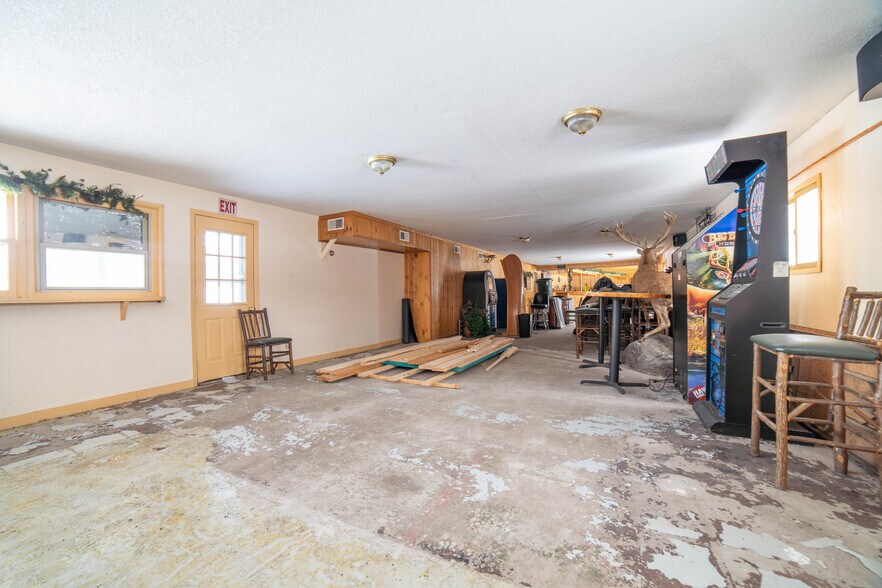 More Photos Of 16082 S Antler Inn Rd, Wascott Restaurant For Sale