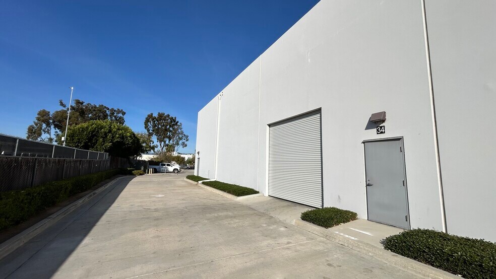 More Photos Of 34 Thomas, Irvine Research And Development For Lease