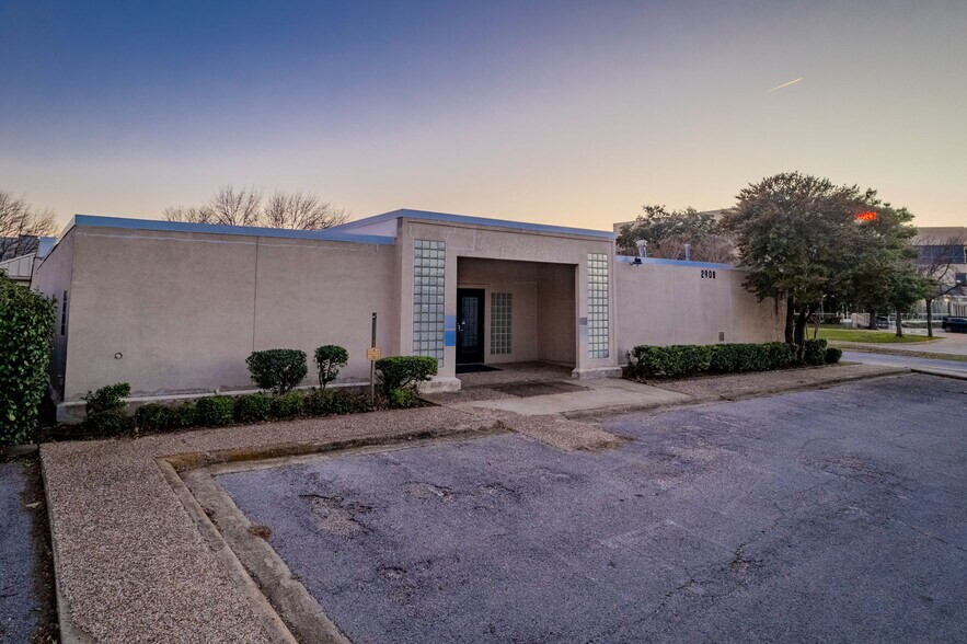More Photos Of 2908 E Trinity Mills Rd, Carrollton Office For Lease