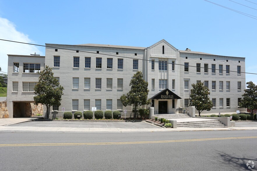 More Photos Of 2208 Ringold St, Guntersville Office For Lease