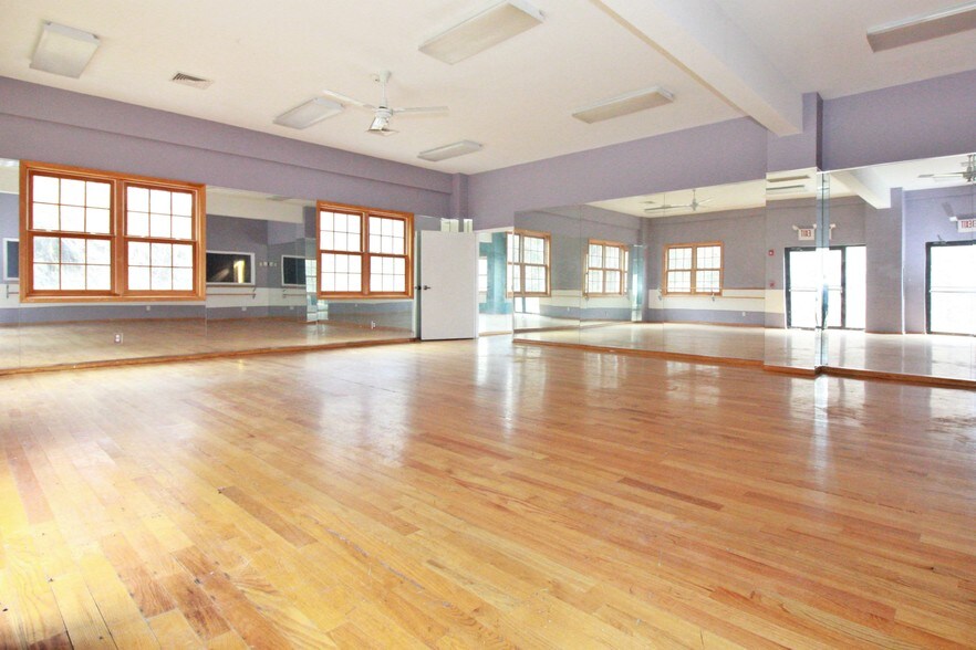 More Photos Of 17 Peekskill Hollow Rd, Putnam Valley Loft Creative Space For Lease
