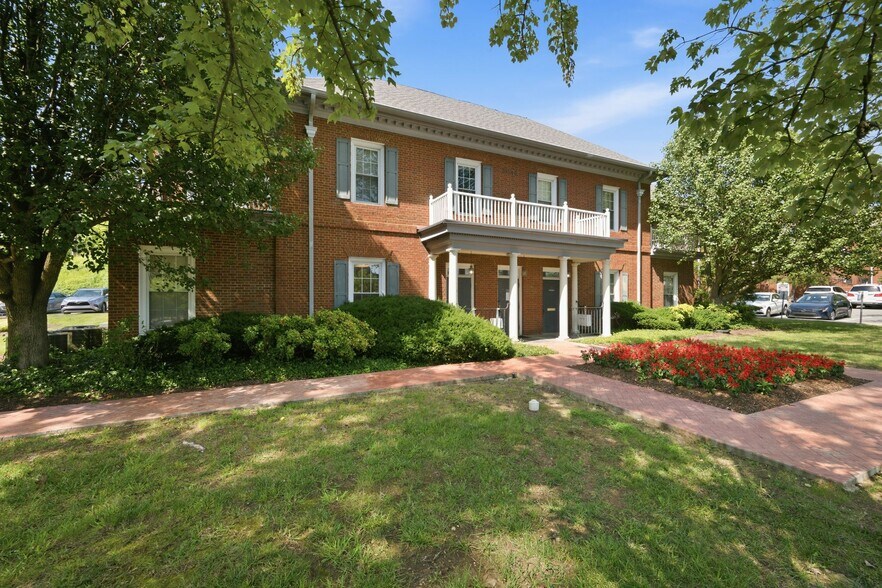 More Photos Of 5046 Thoroughbred Ln, Brentwood Loft Creative Space For Lease