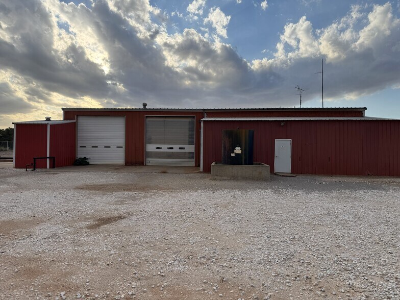 More Photos Of 110 W Twelfth St, Ringwood Warehouse For Sale