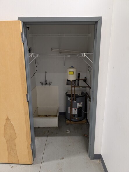 More Photos Of 4085 Pepperell Way, Dublin Distribution For Sale