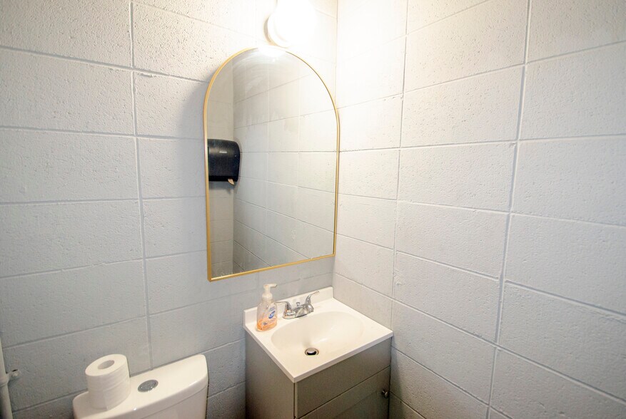 More Photos Of 1452 N National Ave, Springfield Warehouse For Sale