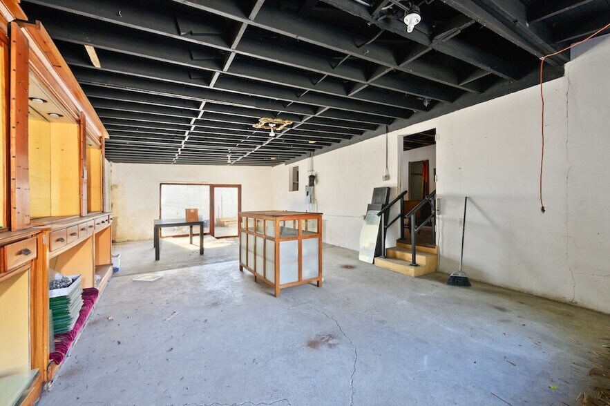 More Photos Of 5740-5754 W Adams Blvd, Los Angeles Storefront Retail Office For Lease