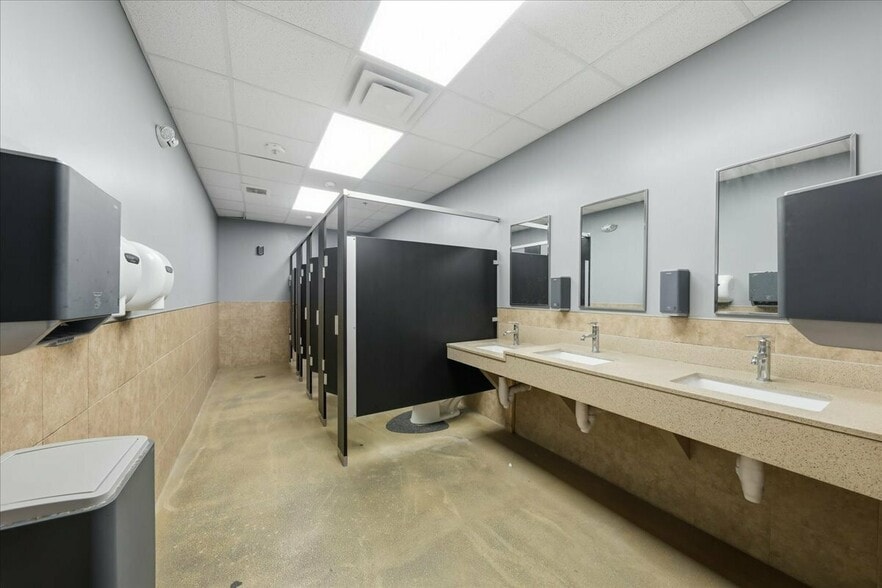 More Photos Of 1155 Old State Route 74, Batavia Refrigeration Cold Storage For Sale