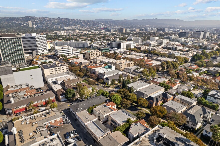 More Photos Of 209 S Reeves Dr, Beverly Hills Apartments For Sale