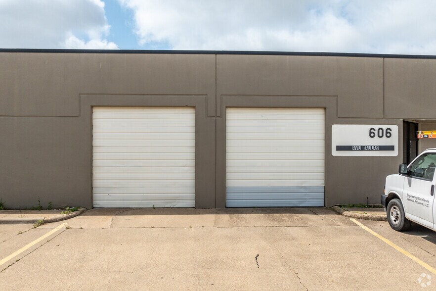 More Photos Of 1225 W College Ave, Carrollton Unknown For Lease