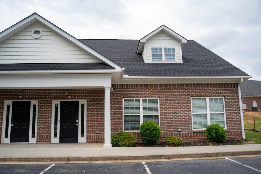 More Photos Of 132 Broadbent Way, Anderson Medical For Lease