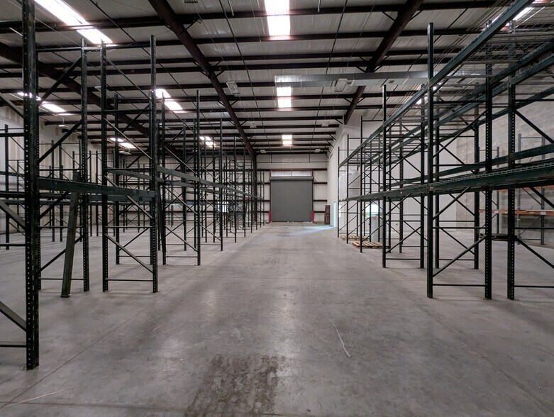 More Photos Of 1209-1215 N FM 3083 Rd E, Conroe Warehouse For Lease