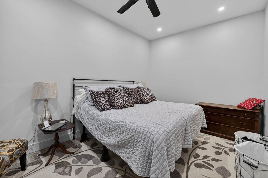 More Photos Of 1607 Norwich St, Brunswick Flex For Sale