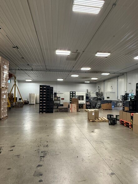 More Photos Of 616A-622 S Main St, Hebron Warehouse For Sale