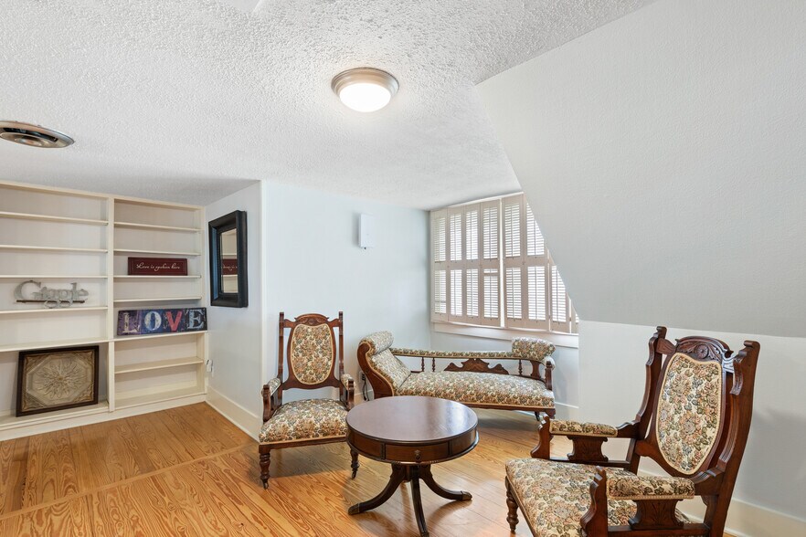 More Photos Of 53447 Highway 290, Hempstead Specialty For Sale