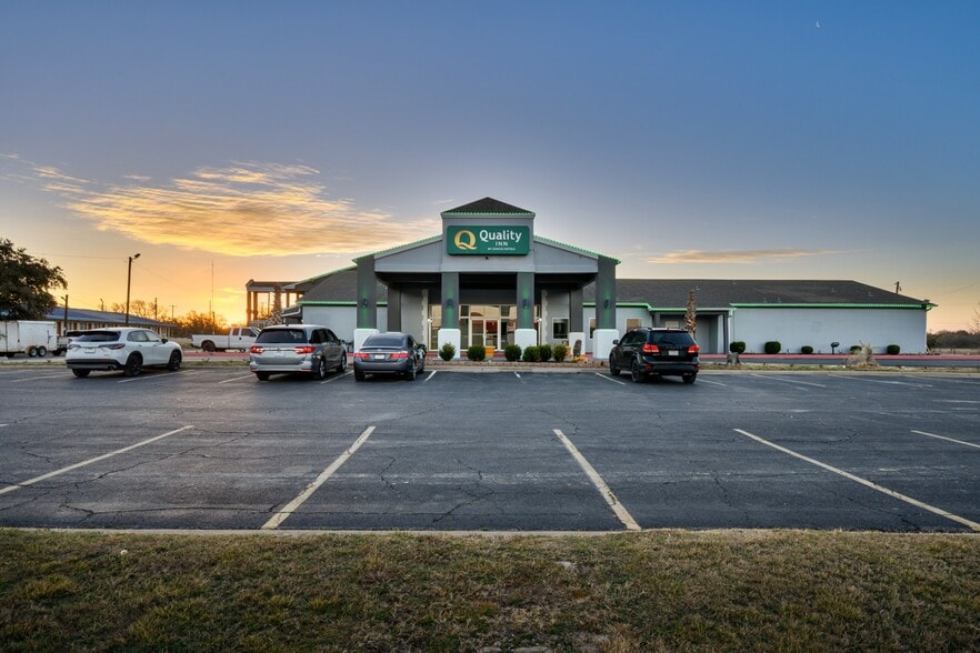 More Photos Of 10159 I-20, Eastland Hotel For Sale