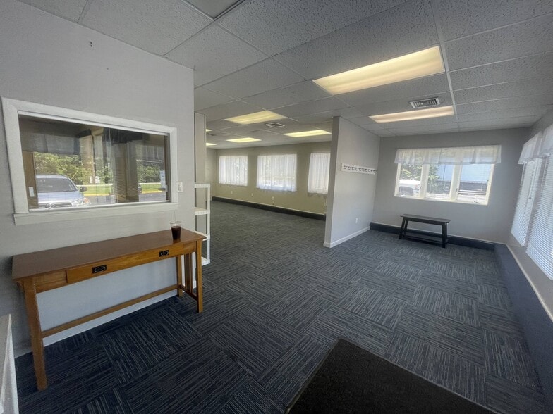More Photos Of 426 Salem Tpke, Bozrah Storefront Retail Office For Sale