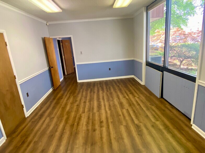 More Photos Of 1051 Cannons Ct, Woodbridge Industrial For Lease