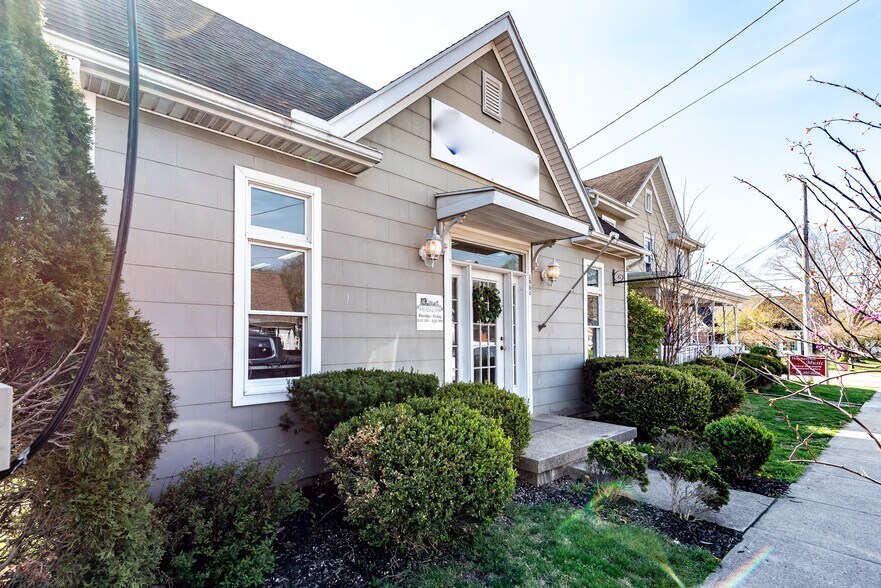 More Photos Of 198 S Main St, Waynesville Storefront For Sale