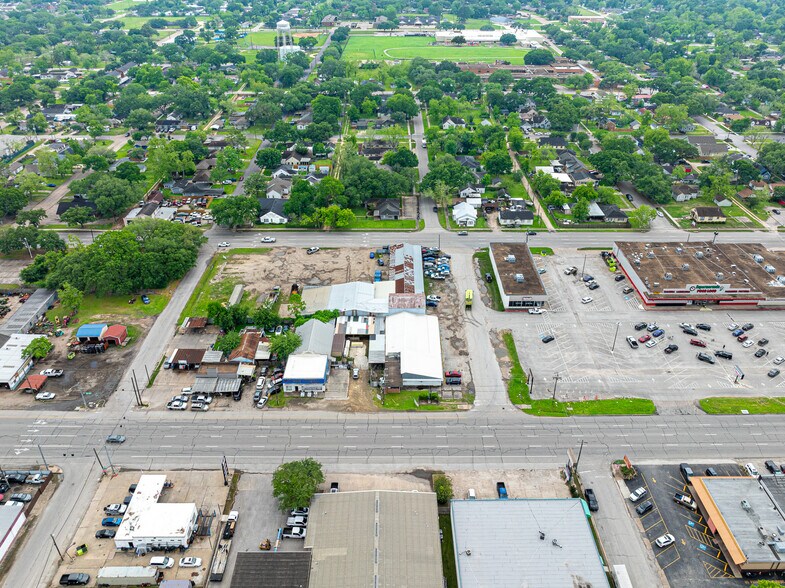 More Photos Of 1105 San Jacinto St, Rosenberg Office For Sale