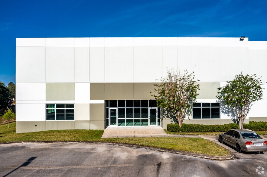 More Photos Of 2855 Interstate Dr, Lakeland Industrial For Lease