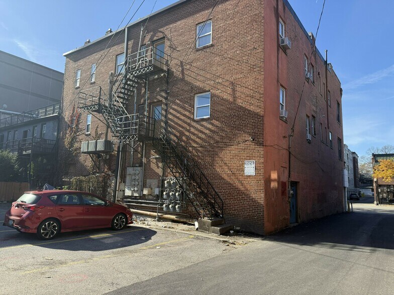 More Photos Of 854-858 N High St, Columbus General Retail For Lease