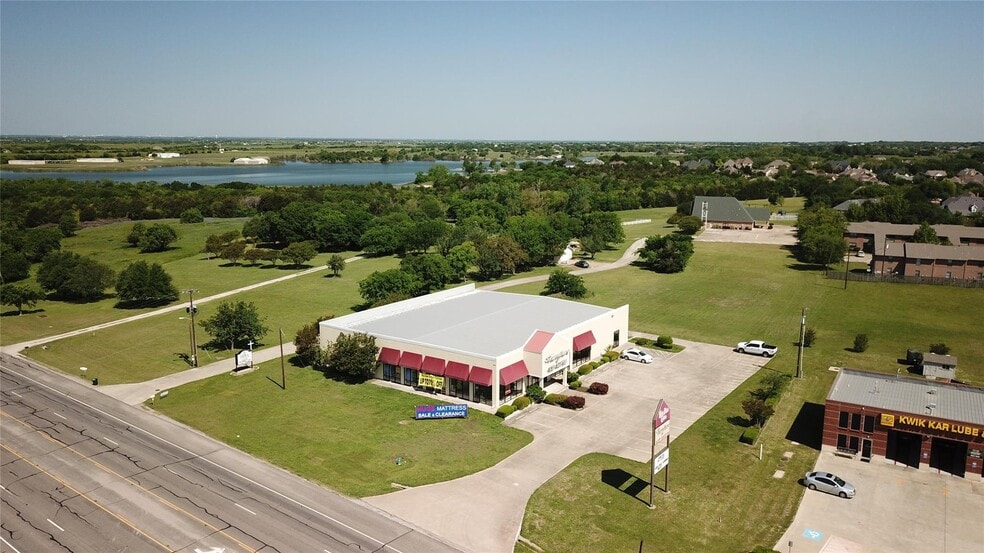 More Photos Of 4200 Ennis Pky, Ennis Freestanding For Lease