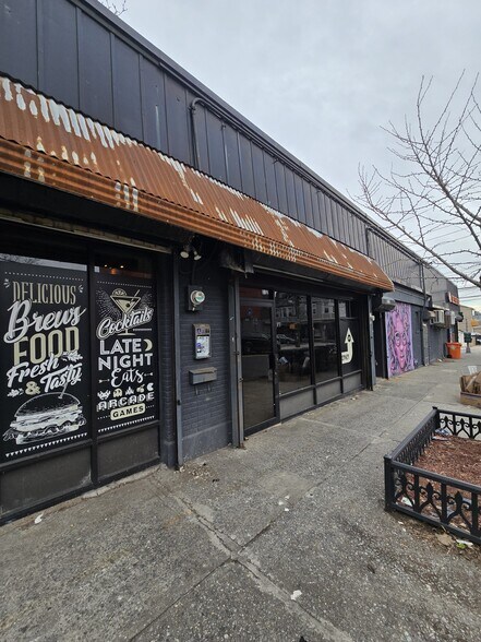 Primary Photo Of 125 Beach St, Staten Island General Retail For Lease