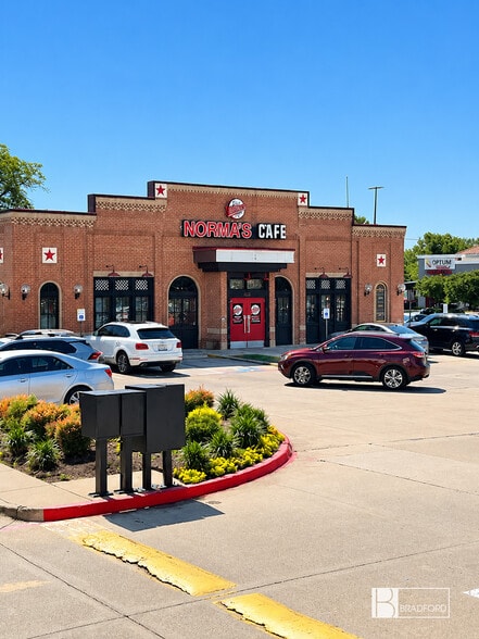 More Photos Of 609 W 15th St, Plano Storefront Retail Office For Sale