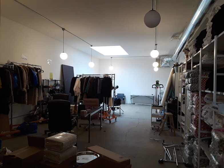 More Photos Of 39 Norman Ave, Brooklyn Showroom For Lease