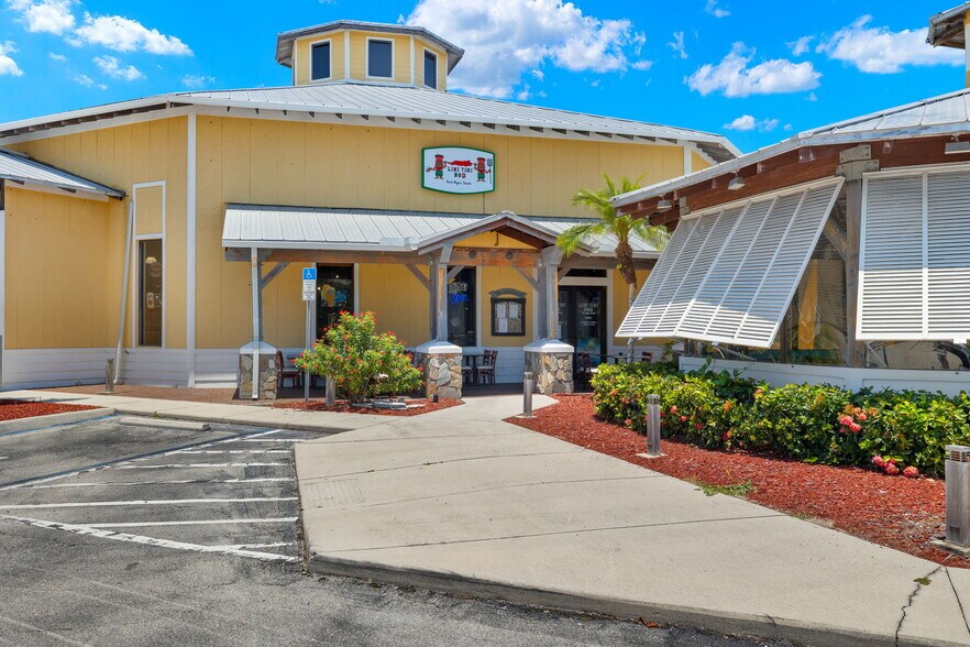 More Photos Of 17650 San Carlos Blvd, Fort Myers Supermarket For Sale
