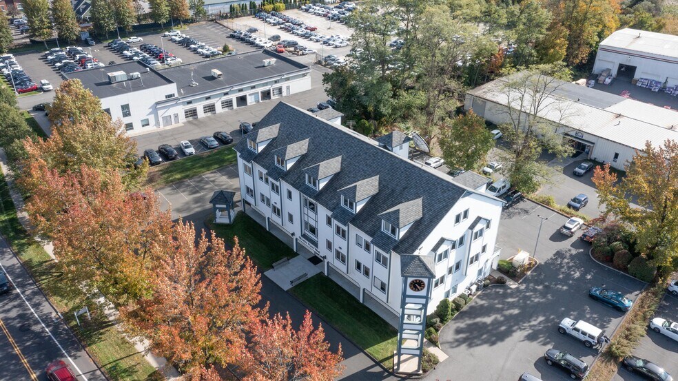 More Photos Of 98 Mill Plain Rd, Danbury Office For Lease