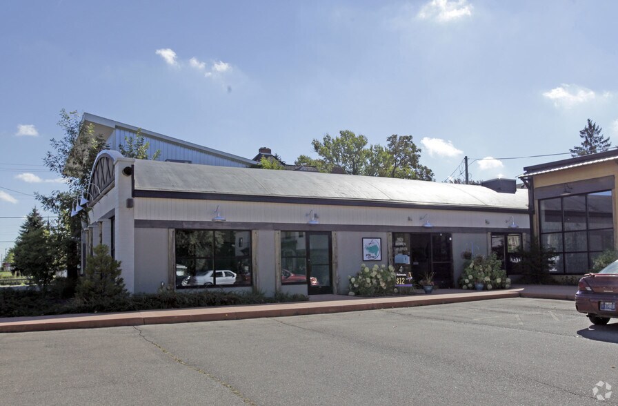More Photos Of 208 S Elm St, Three Oaks Storefront For Sale