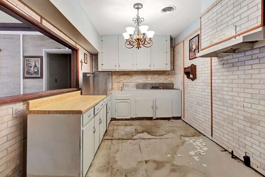 More Photos Of 315 2nd St, Morrow Lodge Meeting Hall For Sale