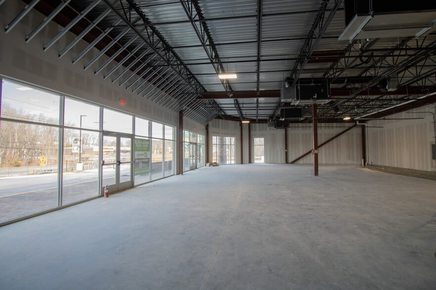 More Photos Of 1724-1738 Pulaski, Bear Storefront For Lease