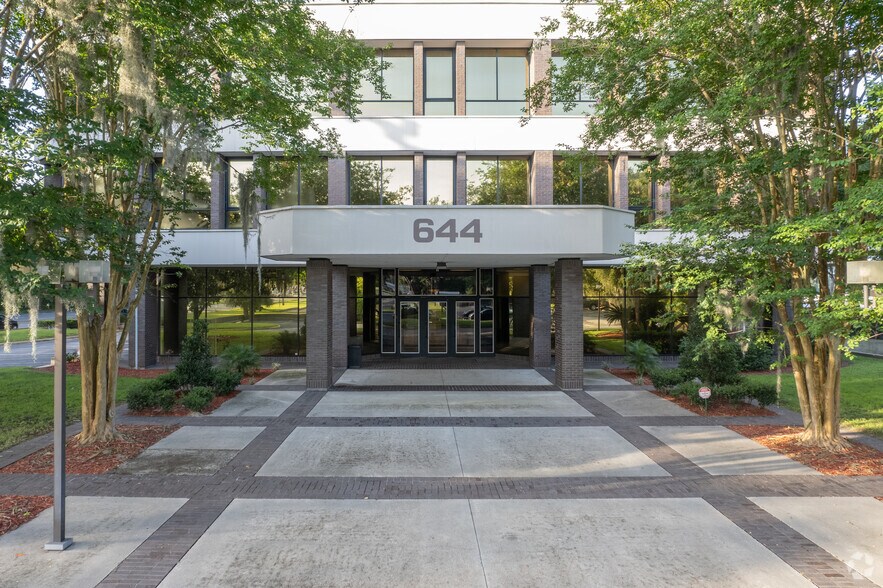 More Photos Of 644 Cesery Blvd, Jacksonville Medical For Lease