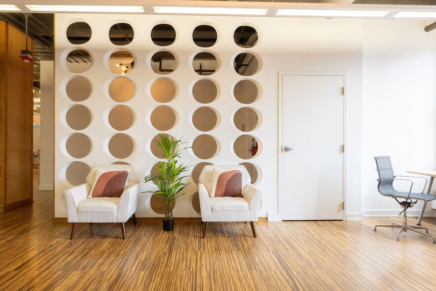 More Photos Of 318 W Adams St, Chicago Coworking Space