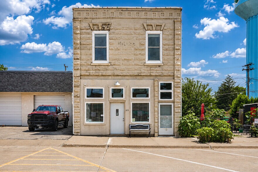 Primary Photo Of 123 Center Ave N, Mitchellville Office For Lease