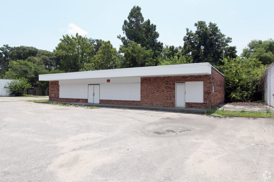 Primary Photo Of 2010 Princess Place Dr, Wilmington Freestanding For Sale