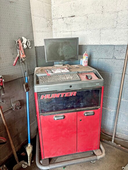 More Photos Of 1005 E Broadway St, Covington General Retail For Sale