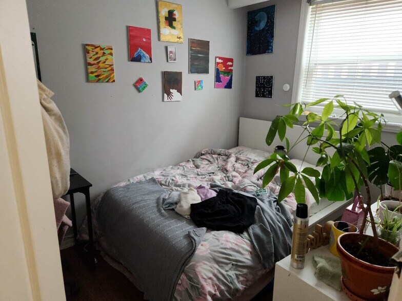 More Photos Of 50 Amherst Av, Toronto Apartments For Sale