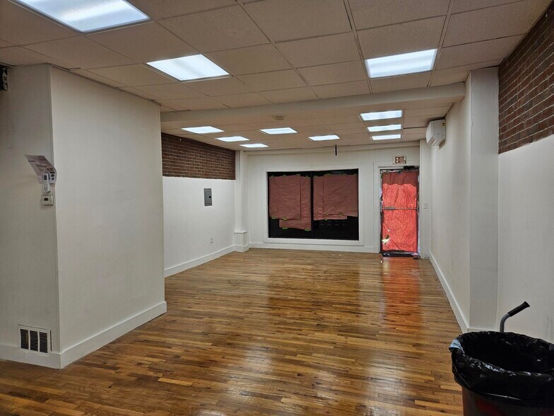 More Photos Of 24 Irvine Turner Blvd, Newark Storefront Retail Residential For Lease