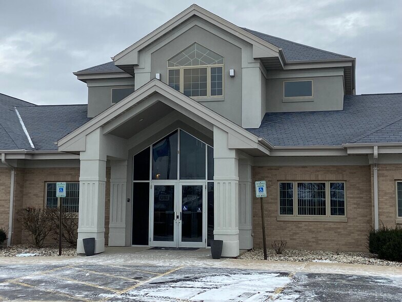 More Photos Of 711 Eisenhower Dr, Kimberly Office For Lease
