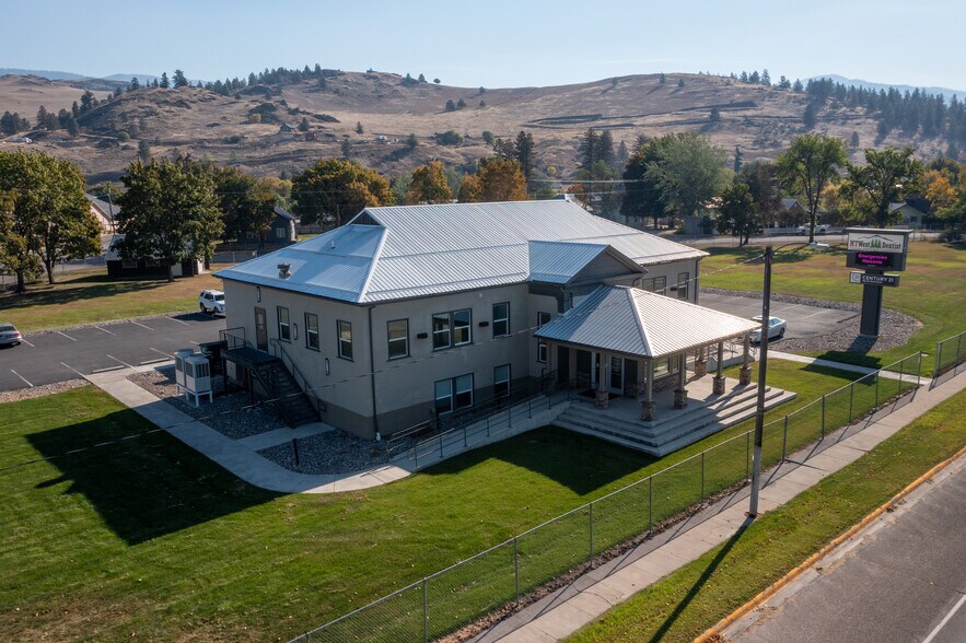 More Photos Of 200 W Railroad Ave, Plains Medical For Sale